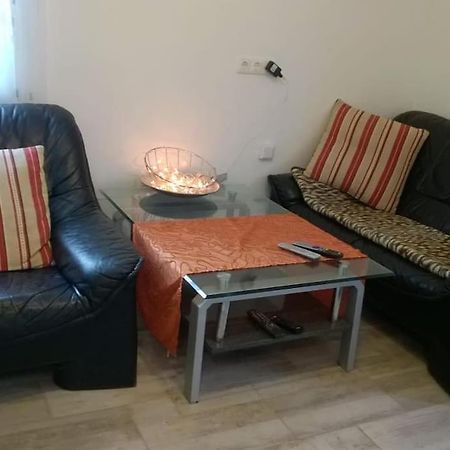 Toll Apartment Mit Privatem Eingang Free Parking Slbst Check-In Netflix 30 Zone Ruhig Duisburg Buitenkant foto