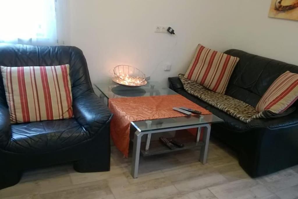 Toll Apartment Mit Privatem Eingang Free Parking Slbst Check-In Netflix 30 Zone Ruhig Duisburg Buitenkant foto