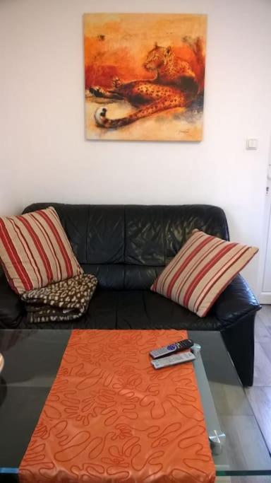 Toll Apartment Mit Privatem Eingang Free Parking Slbst Check-In Netflix 30 Zone Ruhig Duisburg Buitenkant foto