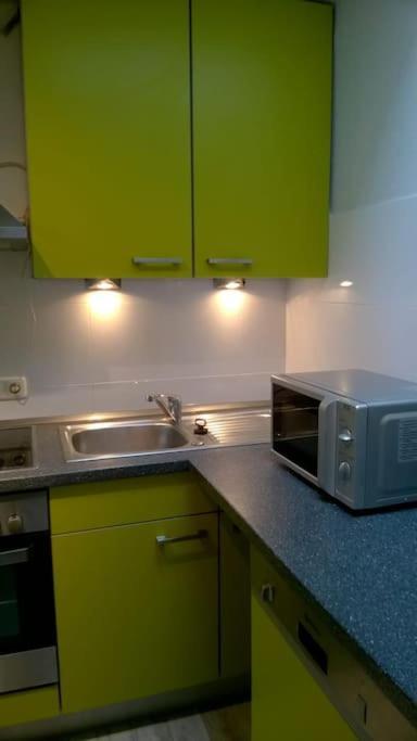 Toll Apartment Mit Privatem Eingang Free Parking Slbst Check-In Netflix 30 Zone Ruhig Duisburg Buitenkant foto