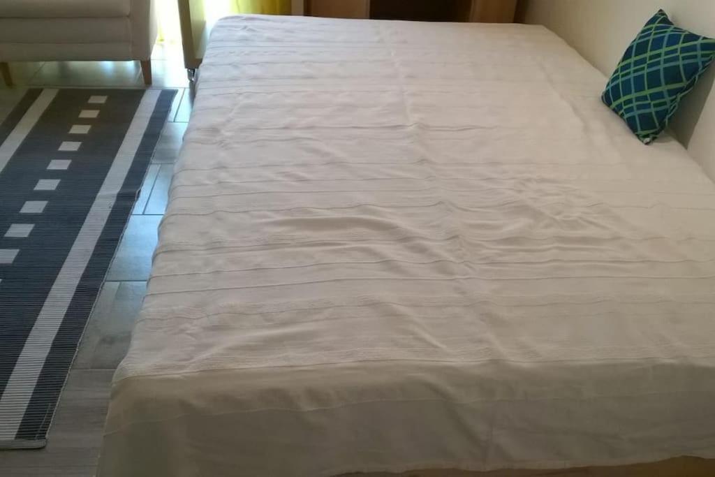 Toll Apartment Mit Privatem Eingang Free Parking Slbst Check-In Netflix 30 Zone Ruhig Duisburg Buitenkant foto