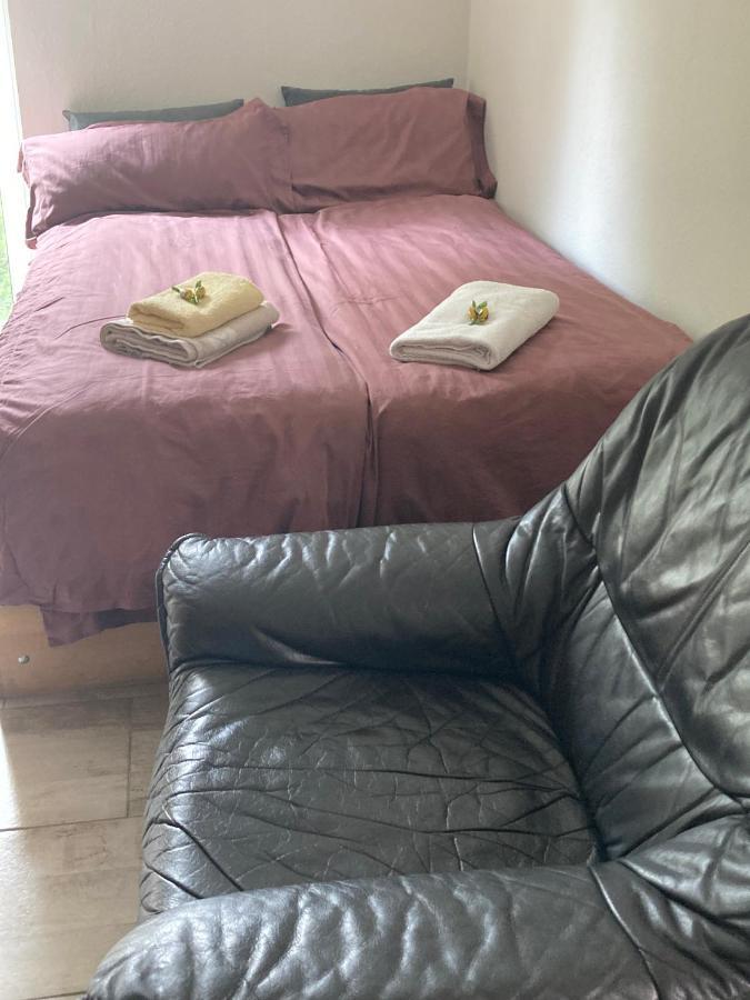 Toll Apartment Mit Privatem Eingang Free Parking Slbst Check-In Netflix 30 Zone Ruhig Duisburg Buitenkant foto
